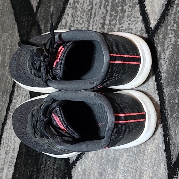 NIKE FLEX CONTACT ATHLETIC SHOES - Picture 7 of 9